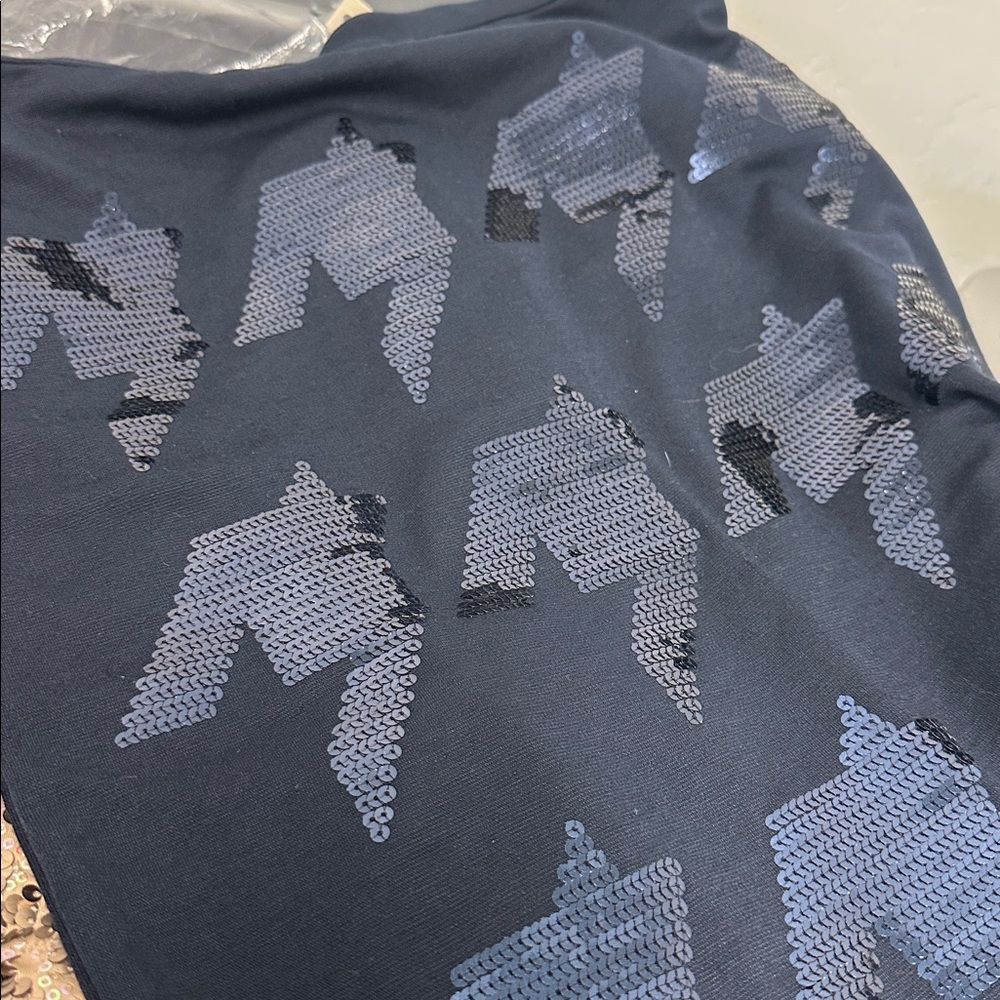 CLEARANCE Deep navy pencil skirt. Sequin front new! Sale